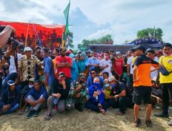 Duta PAN H.Muhammad Syafrudin ST MT Merumput Dengan Masyarakat Menyaksikan Final Bola Piala Gubernur di Sape