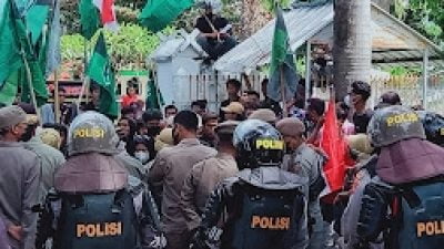 Mahasiswa HMI Cabang Bima Demo Depan Gedung DPRD, Tuntut Soal Penundaa Pemilu