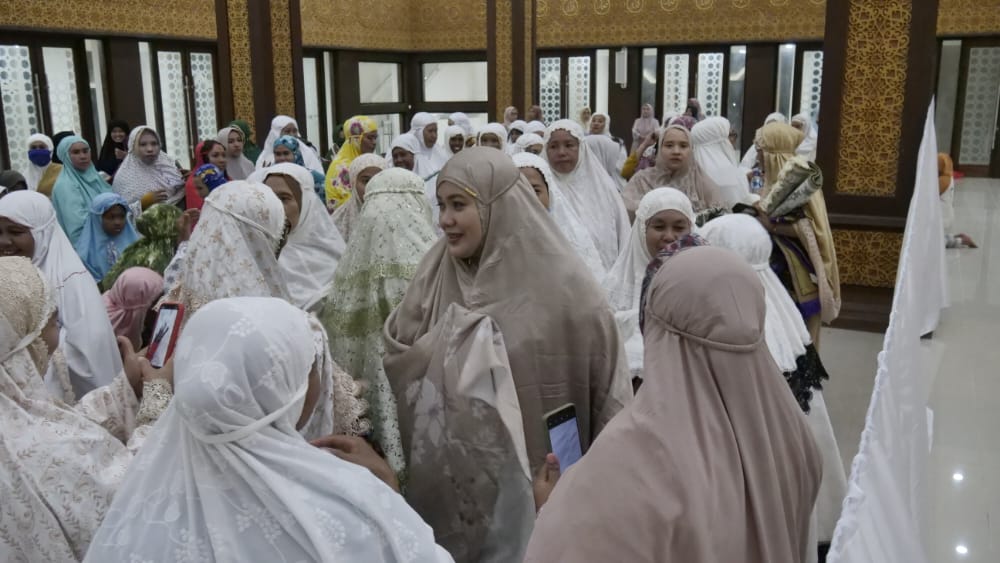 Hari Ke Lima Puasa, Bupati Bima dan Wabup Shalat Tarawih di Masjid Agung Bima