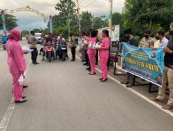 Berbagi Takjil Gratis, Polsek Sekotong Bagi Kebaikan di Bulan Ramadhan