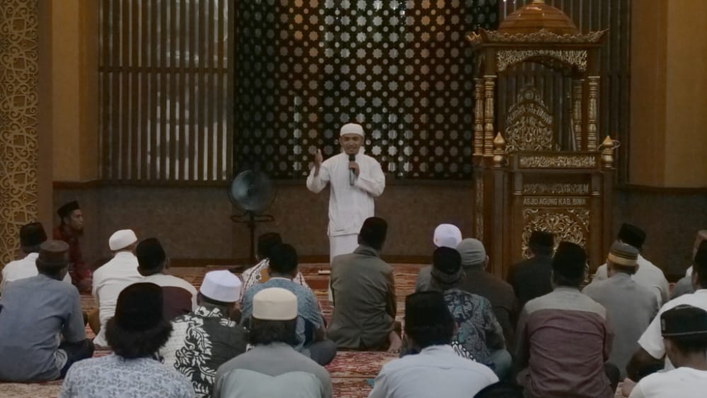 Hari Ke Lima Puasa, Bupati Bima dan Wabup Shalat Tarawih di Masjid Agung Bima