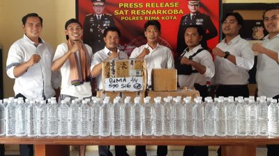 Jelang Ramadan, 80 Botol Miras Kiriman dari Denpasar Disita Tim Cobra Alpha