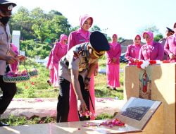 Jelang Hari Bhayangkara Ke-76, Polres Sumbawa Gelar Upacara Tabur Bunga dan Ziarah Makam