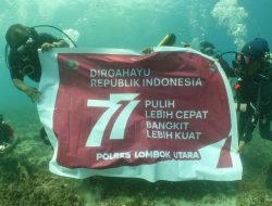 Sambut HUT RI Ke-77, Polres Lotara Kibarkan Bendera Merah Putih di Dasar Laut