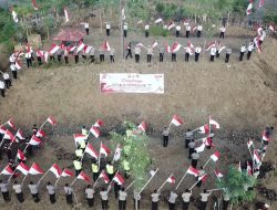 Menyambut HUT Ke-77 Republik Indonesia, Kapolres Bima Kota Pimpin Pengibaran Ratusan Sang Merah Putih di Puncak Jatiwangi