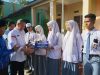 Wah, Anggota DPR RI Beri Beasiswa Kepada 25 Siswa Berprestasi di Sumbawa Besar