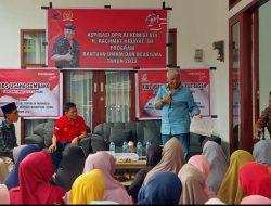 Rachmat Hidayat Salurkan Bantuan Modal Usaha UMKM dan Beasiswa Senilai Rp 462 Juta  di Lombok Timur