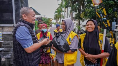 Aksi Kemanusiaan, HBK Salurkan Bantuan Sembako Untuk Pasukan Kuning dan Pedagang Keliling di Kota Mataram
