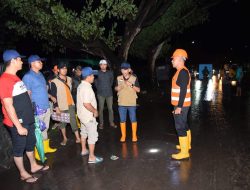 Diguyur Hujan Deras, Wali Kota Bima Tinjau Korban Terdampak Banjir