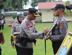 Polres Bima Pimpin Upacara Penghargaan, 3 Anggota Dipecat