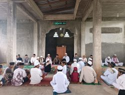 Shalat Jumat di Oi Fo o, Wali Kota Bima Bantu Masjid Ainun Rp.250 Juta