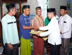 Safari Ramadhan di Kelurahan Dodu, Wali Kota Bima Serahkan Bantuan Rp.450 Juta Untuk Masjid dan Musholah