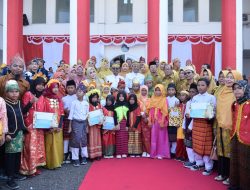 Peringatan Hari Pendidikan Hardiknas 2023, Wali Kota Bima Berikan Penghargaan Bagi Siswa, Guru dan Sekolah Berprestasi