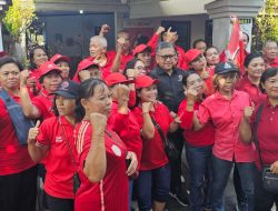 Sekjen DPP PDIP Disambut Ratusan Pedagang Canang dan Asosiasi Pedagang Mikro Kota Mataram