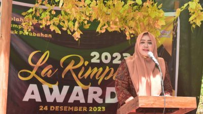 BREAKING NEWS: Hadiri La Rimpu Award, Bupati Bima Serahkan Penghargaan