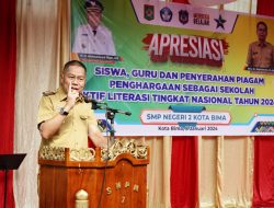 Penjabat Wali Kota Bima Beri Penghargaan Kepada Guru dan Siswa Berprestasi Tingkat Nasional